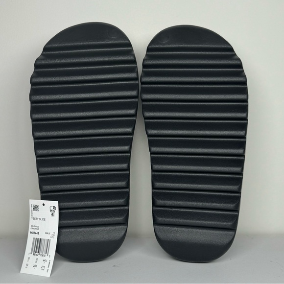 Yeezy Slide 'Onyx" Sizes 7, 8, 9, and 11! {With Authentication/Receipt} - Picture 2 of 3